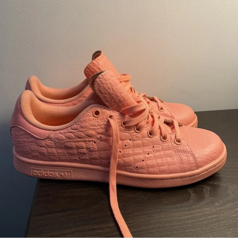Men’s Adidas Stan Smith Peach Crocodile Leather Sneakers - size 9.5
